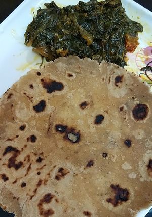 A picture of Chaula bhaji and jau roti.