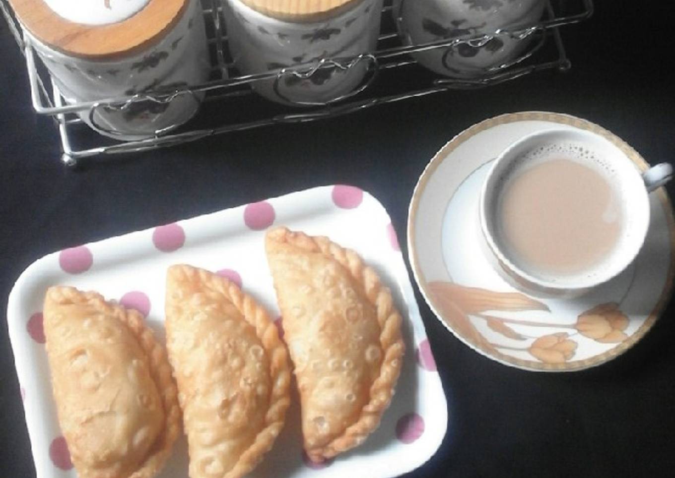 Suji ke ladu with tea