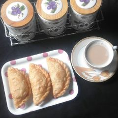 A picture of Suji ke ladu with tea.