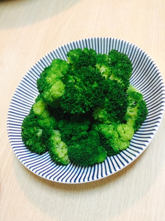 涼拌蒜香花椰菜 的食譜成品照片