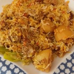 A picture of Chicken biryani.
