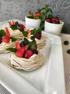 Una foto de Mini pavlovas de arándanos con frutos rojos 🍓🍒