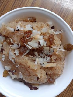 सूजी का हलवा (suji ka halwa recipe in hindi) रेसिपी मुख्य फोटो