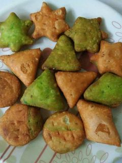 मठरी (mathri recipe in Hindi) रेसिपी मुख्य फोटो