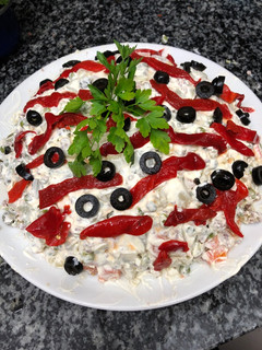 Una foto de 27. Ensalada olivier o ensaladilla rusa (entrante verdura)