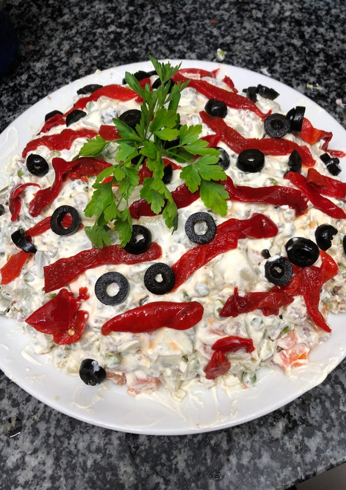 Una foto de 27. Ensalada olivier o ensaladilla rusa (entrante verdura)