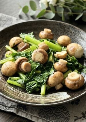 Hình của món 🌱 Cải Xanh Rapini Xào Nấm Nút.