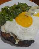 Chuleta gratinada a caballo y apio, perejil, nueces y uvas