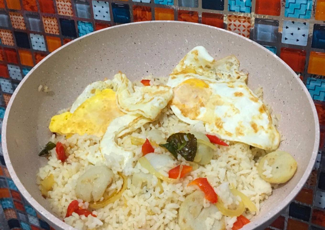 Nasi goreng bakso ikan jeruk purut