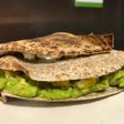 Tortilla με αβοκάντο και αυγό