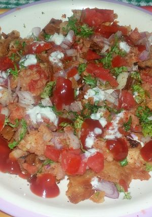चटपटी रोटी चाट (Chatpati roti chaat recipe in hindi) रेसिपी मुख्य फोटो