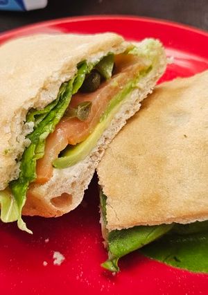 Una foto de Sándwich de salmón