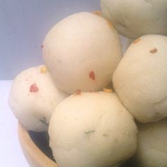 A picture of Ugali Stuffed Energy Balls.