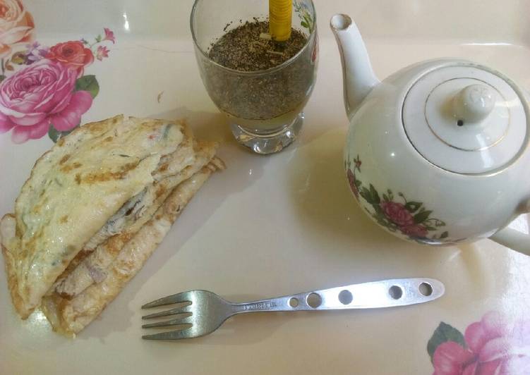 Egg omelette with lemongrass tea