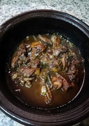 A picture of Black chicken curry.