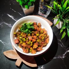 A picture of GAJAR MATAR DRY CURRY with METHI.