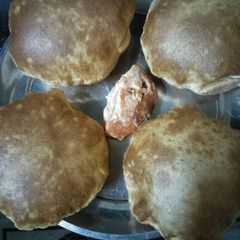 A picture of Mithi puri.
