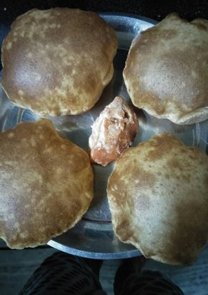 A picture of Mithi puri.
