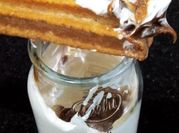 Una foto de churros rellenos
