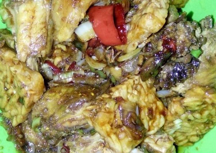 Ayam tempe saus kecap dan margarin.