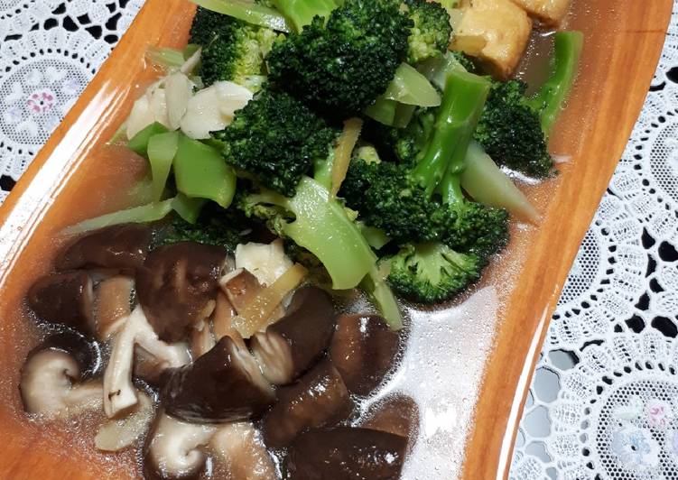 Langkah Mudah untuk Menyiapkan Brokoli Saos Jamur, Lezat