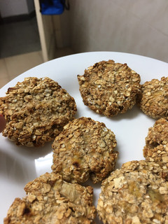 Una foto de Galletas de avena con solo dos ingredientes- veganas