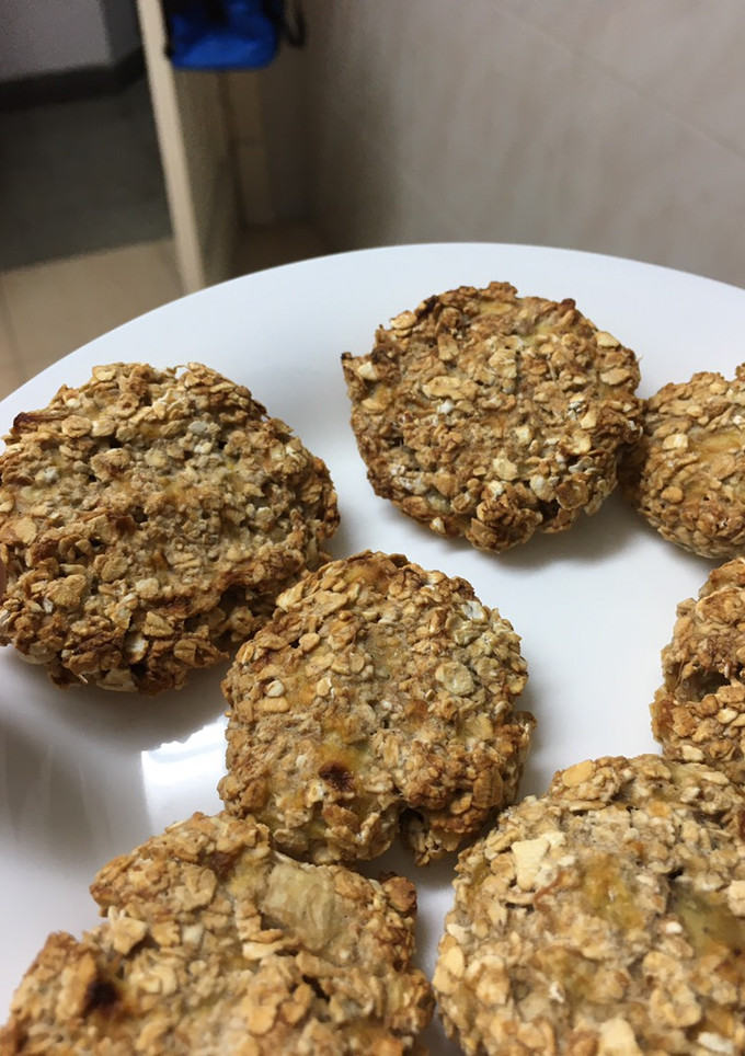 Una foto de Galletas de avena con solo dos ingredientes- veganas