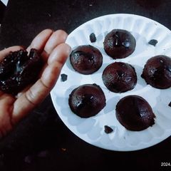 A picture of Mini unique delicious soft chocolate lava cake in Appe pan.