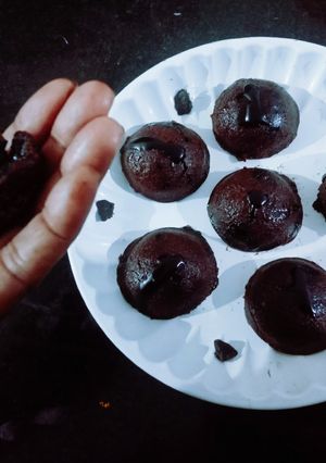 A picture of Mini unique delicious soft chocolate lava cake in Appe pan.