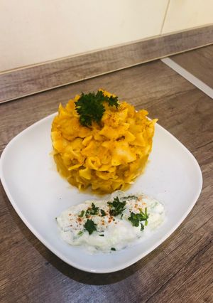 Indiai krumplis tészta, uborka tzatzikivel recept fotója