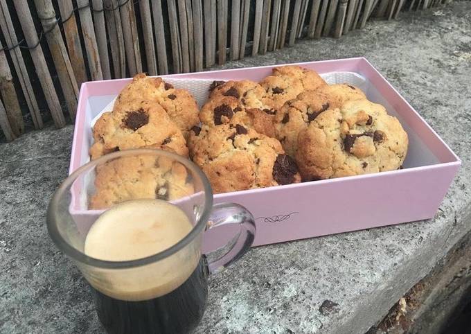 Le moyen le plus simple de Préparer Délicieux Cookies moelleux aux
pépites de chocolat noir