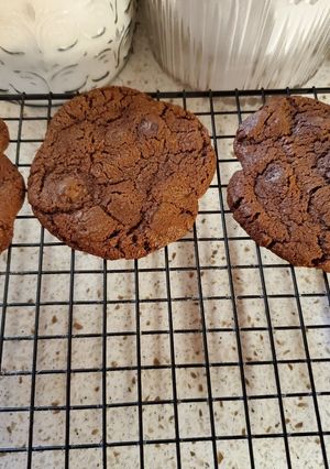 A picture of Dark Chocolate Chocolate Chip Brownie Cookies.