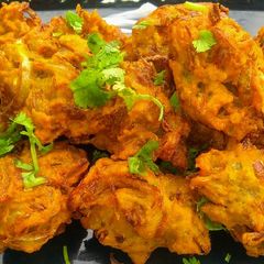 A picture of Onion Pakoda (kanda Bhajii).
