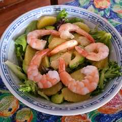 Foto principal de Ensalada de camarón con naranja y aguacate