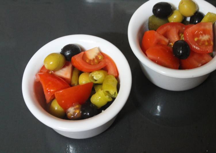 Ensalada simple individual con guindilla