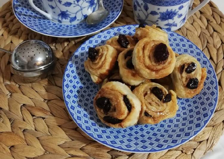 Minigirelle di pasta sfoglia con mirtilli rossi e cannella 🌷