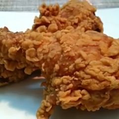 A picture of Crispy Fried Chicken and Garlic sauce.
