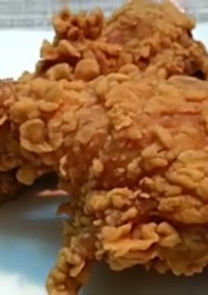 A picture of Crispy Fried Chicken and Garlic sauce.