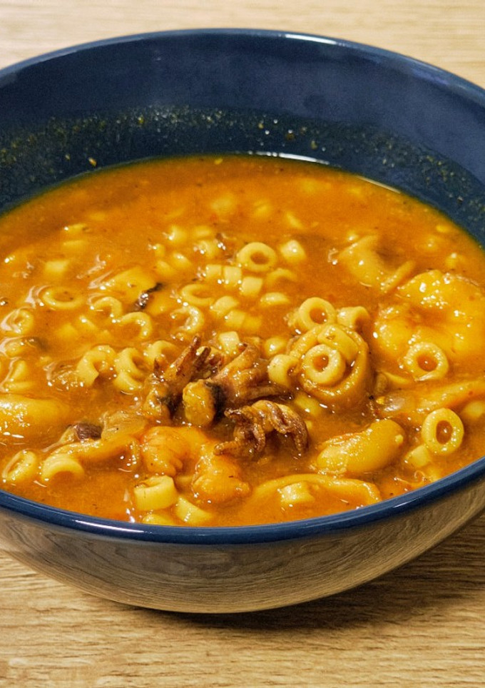 Una foto de Sopa de marisco con toque picante