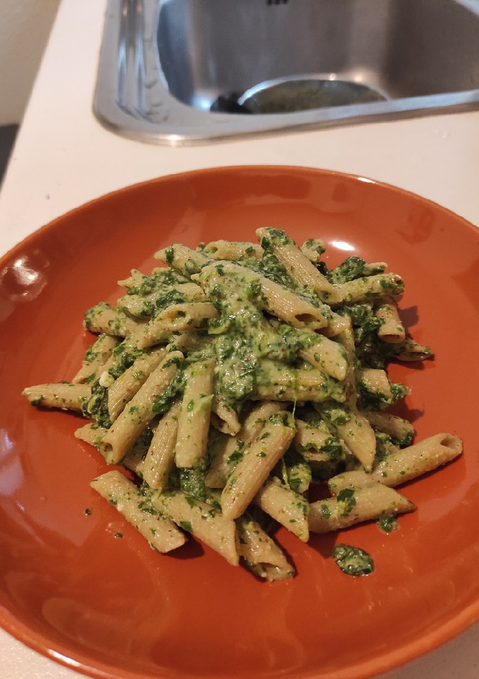 Una foto de Pasta con pesto de espinacas