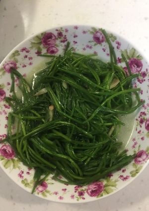 薑絲炒水蓮 的食譜成品照片