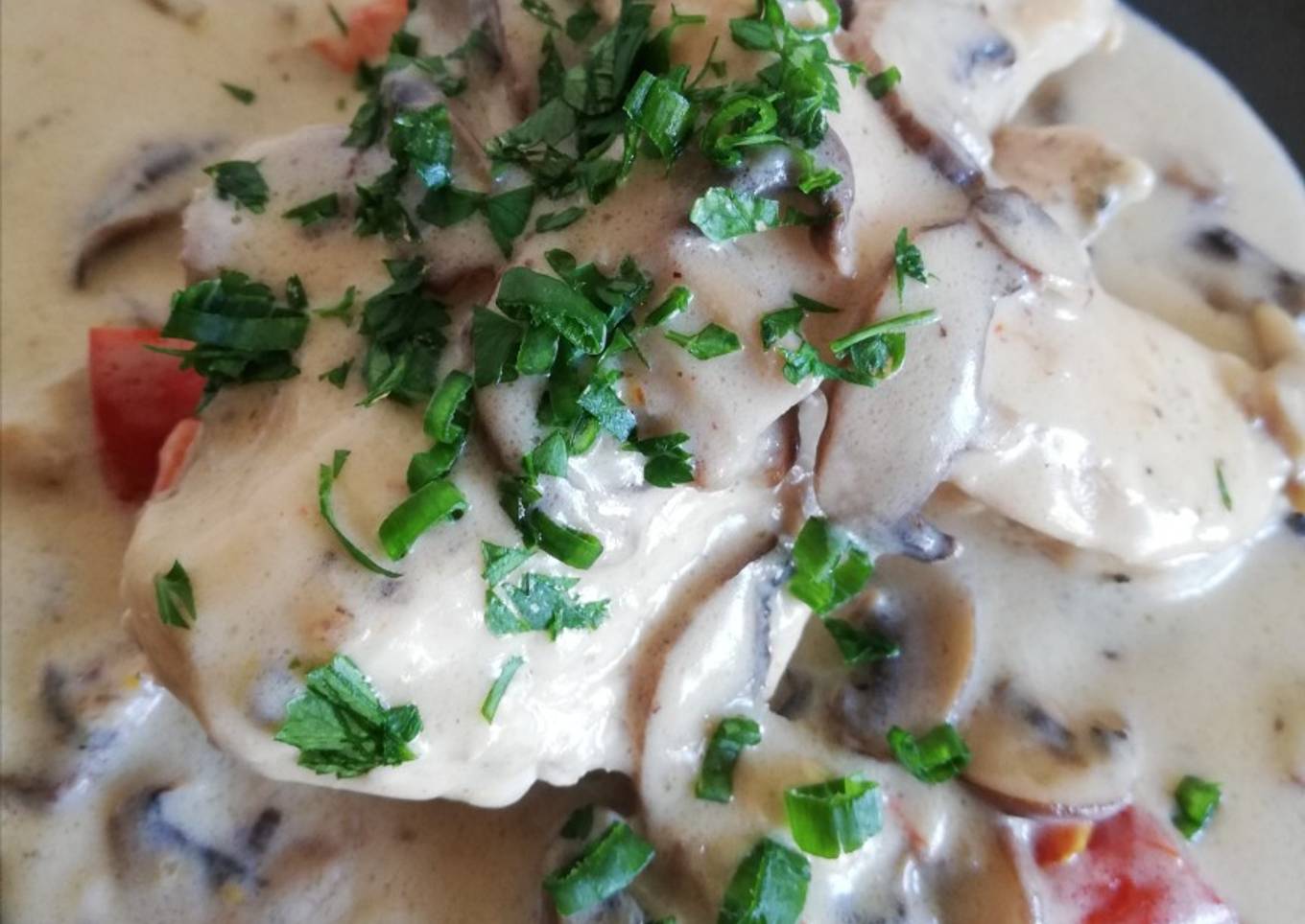 Pollo con crema y champiñones 🍄