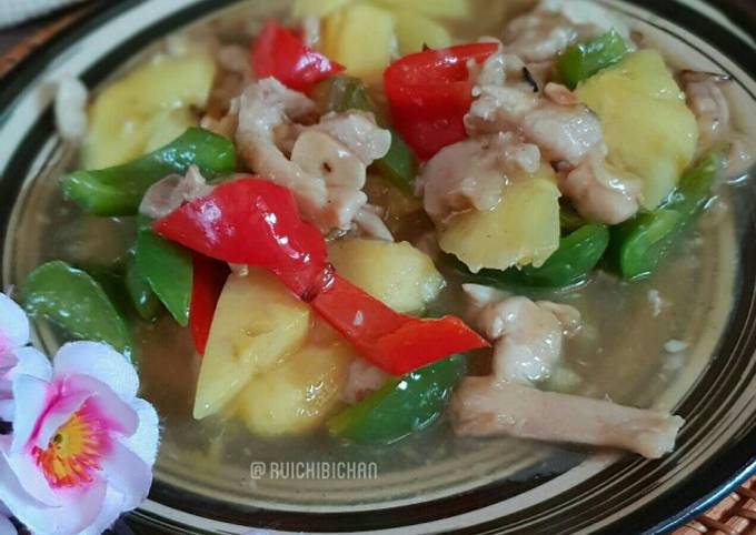 Paprika tumis nanas ayam (Bell peppers w/ pineapples & chicken)