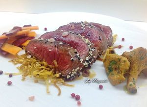 Foto di Tataki di fassone con salsa teriyaki e porro fritto