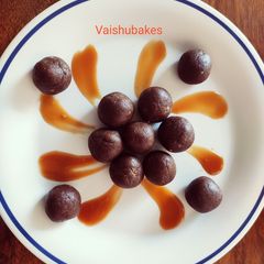 A picture of Ragi Ki Pinni / Ragi Laddoo.
