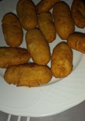 Una foto de Croquetas caseras de pollo 😋👌