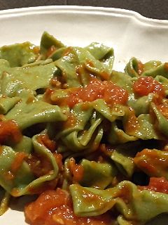 Foto di Tagliatelle Verdi al Pomodoro 🍃