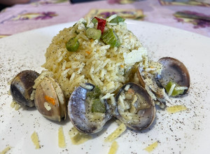 Foto di Risotto con Vongole, Asparagi e Zafferano