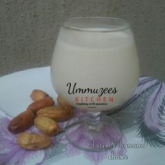 A picture of Date and Banana shake.