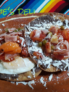 Una foto de Huevos motuleños